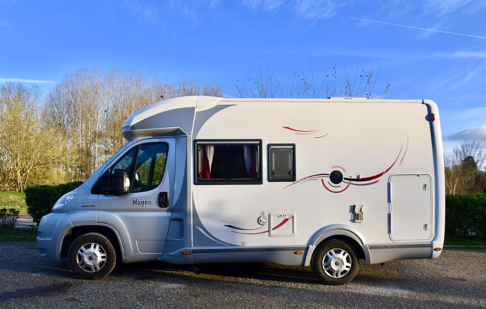 Instalación de cristales y ventanas en furgonetas para camperización