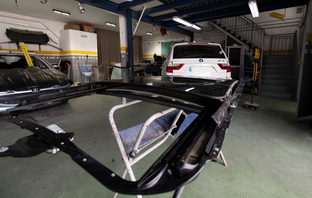 Taller de techos solares en Vallecas Taller de reparación y sustitución de techos solares eléctricos en Vallecas