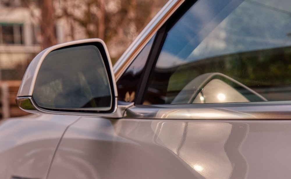 sustitución de espejos retrovisores rotos